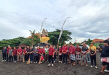 Wawali Arya Wibawa Pimpin Aksi Bersih Serentak se-Bali di Kawasan Pantai Biaung Aksi Bersih Serentak se-Bali