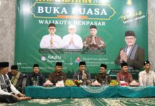 Buka Puasa Bersama di Masjid Darussalam, Wawali Arya Wibawa Ajak Jaga Kerukunan Umat Beragama Buka Puasa Bersama