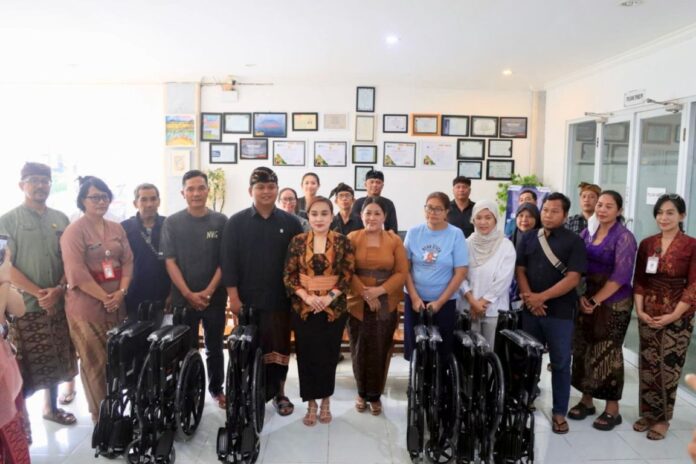 bantuan kursi roda
