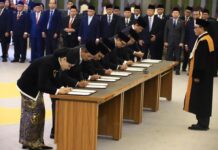 Ketua MA Lantik Tujuh Anggota Dewan Komisioner OJK Periode 2026–2032 Lantik Anggota Dewan Komisioner OJK