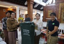 TP PKK Denpasar Selatan Gencarkan Sosialisasi dan Pembagian Bag Komposter di Renon Pembagian Bag Komposter