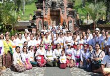 TP PKK Kota Denpasar Ajak Lansia Dentim dan Denbar Tirta Yatra ke Pura Tirta Empul Tirta Yatra