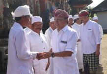 Gubernur Koster Beri Bantuan Rp1 Miliar untuk Perbaikan Pura Luhur Pucak Tinggah Bantuan Dana