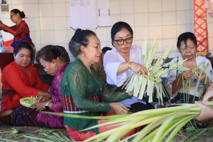 Pelatihan Pembuatan Banten