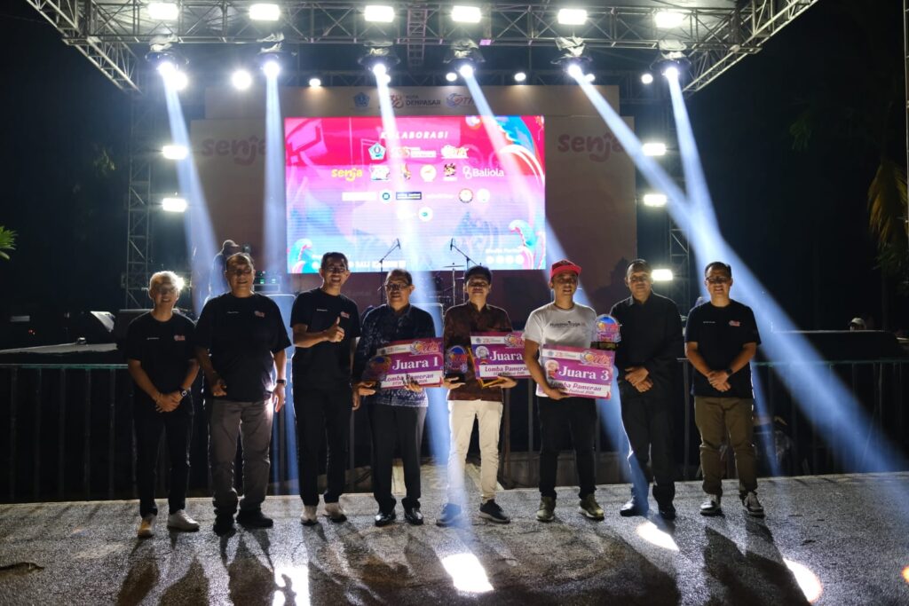 Mahasiswa INSTIKI meraih juara dan menampilkan inovasi teknologi kreatif di DTIK Fest 2026, termasuk game edukasi Aksara Bali dan virtual tour VR “Nusa Heritage”.