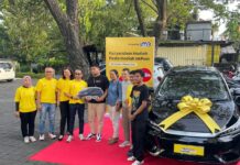 Setia Gunakan IM3, Warga Bali Bawa Pulang Grand Prize Mobil Listrik IM3