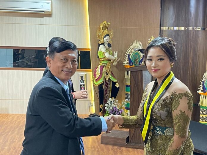 Fakultas Teknik Unmas Denpasar Lepas 18 Calon Wisudawan dengan Bekal Kompetensi Praktis