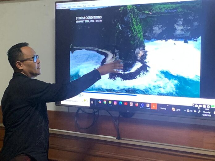 PUPR Badung Tegaskan Proyek Penguatan Tebing Uluwatu Masih Aman
