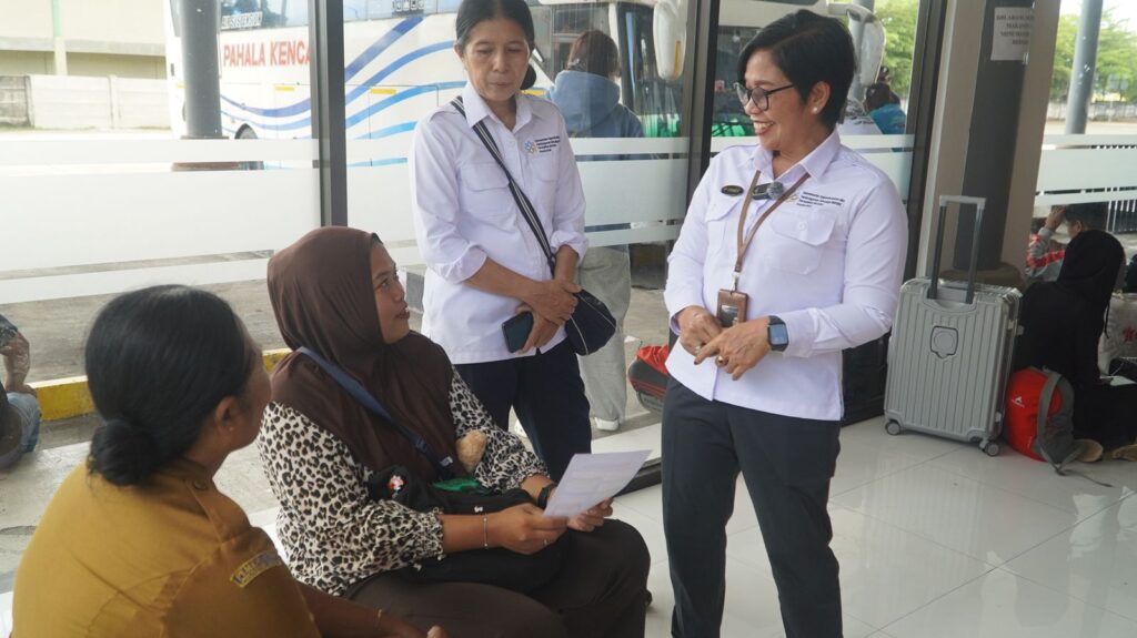 Jelang Arus Mudik, BKKBN Bali Tinjau Posko Bangga Kencana di Terminal Mengwi