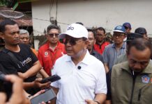Bupati Sutjidra Pastikan Warga Terdampak Bencana Tetap Dapatkan Air Bersih Air Bersih