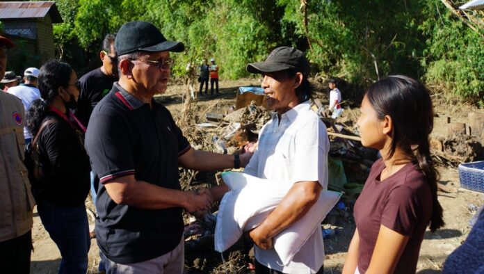Aksi Bersih Material Pasca Banjir