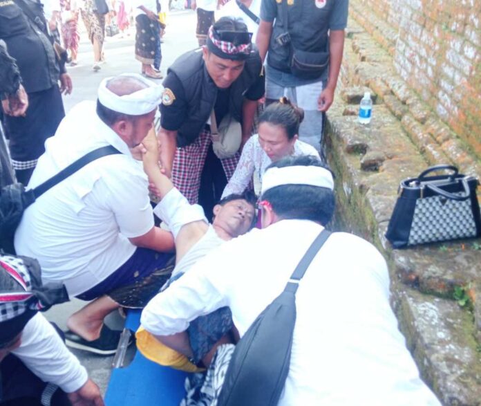 Pemedek Asal Badung Ambruk di Besakih, Meninggal Usai Dilarikan ke Puskesmas