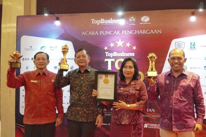 Enam Kali Terima Penghargaan TOP BUMD Awards, Bupati Sutjidra: Perumda THB Semoga Jadi Motivasi BUMD Lainnya
