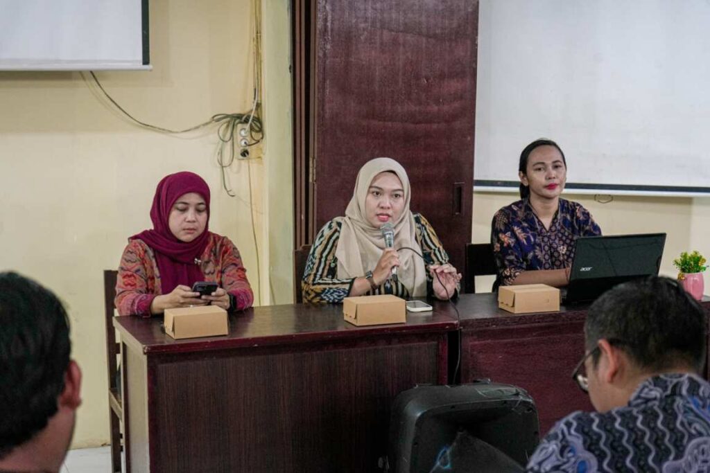 Ketua tim pengabdian, Ni Putu Linda Santiari