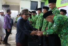 Perkuat Kerukunan, Wawali Arya Wibawa Hadiri Silaturahmi Kebangsaan DMI Kota Denpasar Wakil Wali Kota Denpasar, I Kadek Agus Arya Wibawa, saat menghadiri Halal Bihalal Silaturahmi Kebangsaan bersama Dewan Masjid Indonesia (DMI) Kota Denpasar di Musholla Baitul Mu’minin Panjer, Sabtu (18/4/2026). Sumber Foto : Istimewa