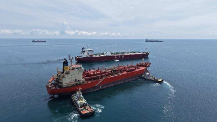 BaliPortalNews_ KAPAL PERTAMINA STS Kalbut Jadi Urat Nadi LPG Nasional, Pertamina Pastikan Pasokan Energi Tetap Aman