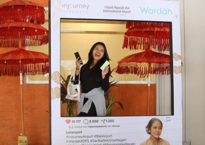 BaliPortalNews_ Kartini di Bandara Hadirkan Pengalaman Berkesan, Bandara I Gusti Ngurah Rai Sambut Penumpang dengan Aktivasi Hari Konsumen Nasional dan Hari Kartini