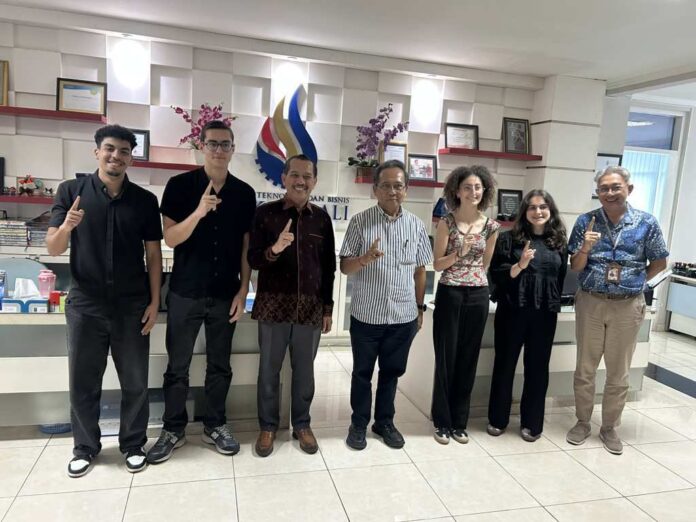 BaliPortalNews_ Mahasiswa Magang ITB STIKOM Bali ITB STIKOM Bali Terima 4 Mahasiswa Internasional, Kembangkan Desa Digital di Badung