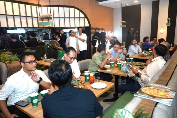 BaliPortalNews_ PIZZA Suasana store pertama The Pizza Company di Indonesia