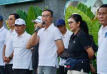 Badung Perketat Pengawasan Sampah Sektor Horeka, Target Kepatuhan 99 Persen Sekda Surya Suamba saat melakukan pengawasan intensif Pengelolaan Sampah Berbasis Sumber dengan menyasar sektor Horeka di Area Cafe 19 Pantai Muaya, Jimbaran, Jumat (24/4/2026). Sumber Foto : Istimewa