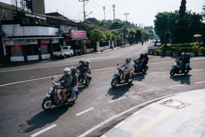 Tips #Cari_Aman Saat Berbelok di Persimpangan, Hindari Risiko Kecelakaan