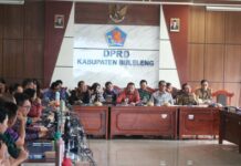 Ranperda Perubahan Pajak Daerah dan Retribusi Daerah Disepakati, Dewan Buleleng Beri Penekanan Rapat gabungan membahas Rancangan Peraturan Daerah (Ranperda) tentang Perubahan Atas Perda Nomor 9 Tahun 2023 terkait Pajak Daerah dan Retribusi Daerah. Sumber Foto : Istimewa