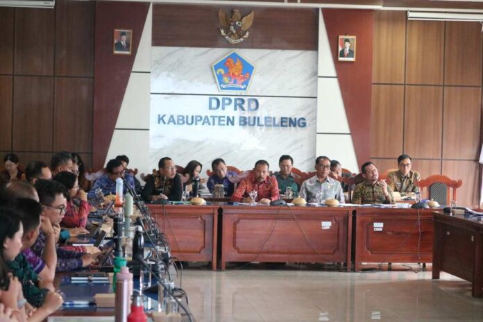 BaliPortalNews_ Ranperda Rapat gabungan membahas Rancangan Peraturan Daerah (Ranperda) tentang Perubahan Atas Perda Nomor 9 Tahun 2023 terkait Pajak Daerah dan Retribusi Daerah. Sumber Foto : Istimewa