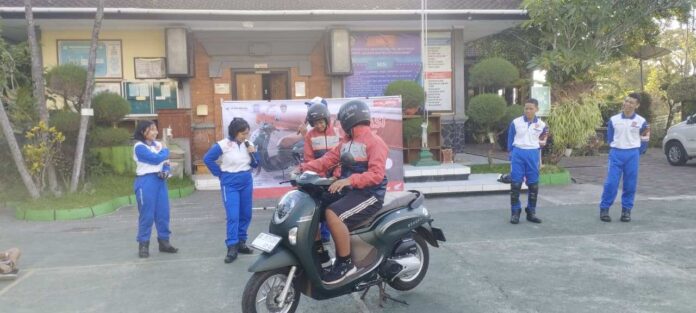 Astra Motor Bali Gandeng Duta SMANBARA, Edukasi #Cari_Aman ke 150 Siswa SMPN 2 Banjar