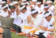 Pemkot Denpasar Gelar Persembahyangan Rahina Suci Tumpek Landep Persembahyangan bersama Rahina Suci Tumpek Landep di Pura Agung Lokanatha yang dihadiri langsung Wali Kota Denpasar, I Gusti Ngurah Jaya Negara, Sabtu (18/4/2026). Sumber Foto : Istimewa