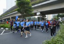 Lebih dari 100 Insan Astra Ikuti Jalan Sehat di Car Free Day Jakarta Insan Astra mengikuti kegiatan peresmian komunitas Astra Go Walking di Menara Astra, Jakarta pada Minggu (19/4). Kegiatan berjalan bersama ini menempuh rute sejauh 4,8 kilometer dan menjadi langkah awal dalam mendorong kebiasaan hidup sehat serta mempererat kebersamaan antar Insan Astra.