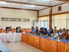 Manajemen PLN UP3 Bali Selatan memberikan arahan dalam kegiatan Refreshment PS4 dan Sosialisasi CX100 guna memperkuat budaya Melayani Sepenuh Hati dalam setiap interaksi dengan pelanggan.