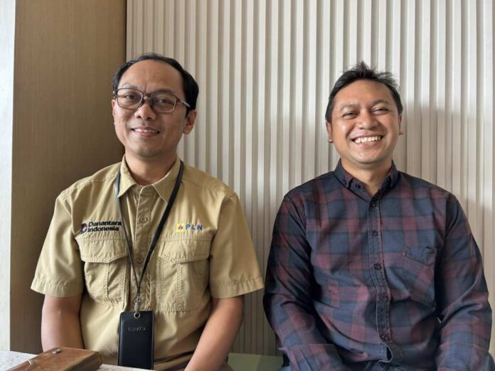 Manager PLN UP2D Bali, Petrus Irwan Ichwansaputra, didampingi Asman Operasi Sistem Distribusi, Dewa Gede Surya Mastra