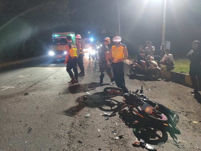 BaliPortalNews_ tabrakan Nyalip di Jalur Rawan, NMAX dan Supra Terlibat Tabrakan di Manggis