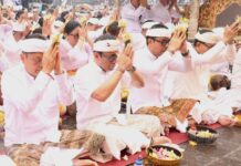 Pemkot Denpasar Ngaturang Bhakti Penganyar Ida Bhatara Turun Kabeh di Pura Agung Besakih Bhakti Penganyar