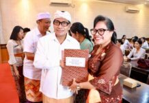 Sekda Eddy Mulya Serahkan SK Pengangkatan 41 Kepala Sekolah di Kota Denpasar SK Pengangkatan Kepala Sekolah