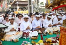 Pemkot Denpasar Laksanakan Bhakti Penganyar Rangkaian Pujawali Ngusaba Kedasa di Pura Ulun Danu Batur Karya Pujawali Ngusaba Kedasa