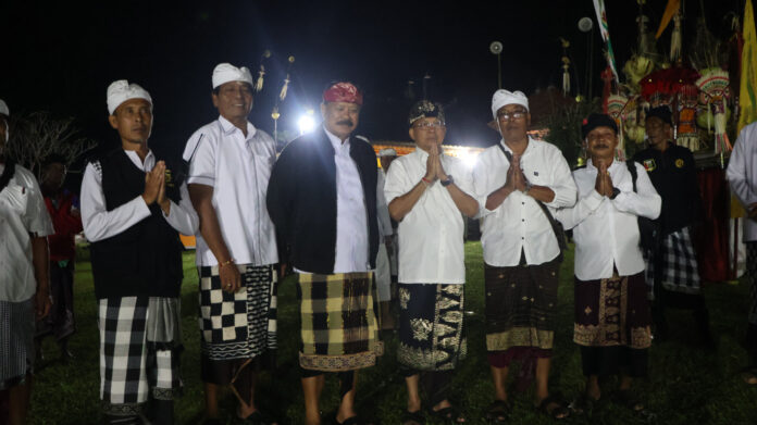 Serahkan Punia
