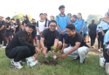 Wawali Arya Wibawa Ikuti Aksi Peduli Lingkungan MPK SMAN 2 Denpasar di Pantai Mertasari Aksi Peduli Lingkungan