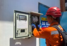 Pasokan Air Bersih Badung Selatan Kian Andal, Didukung Listrik PLN untuk Fasilitas Pompa Tirta Mangutama Petugas PLN melakukan proses aktivasi dan pengecekan meter listrik untuk memastikan pasokan listrik tersalurkan dengan aman, andal, dan sesuai standar operasional.