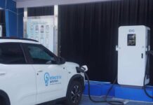 Transaksi SPKLU di Bali Melejit 9 Kali Lipat saat Libur Nyepi dan Idulfitri 2026 Kendaraan listrik yang sedang charging di SPKLU Hayam Wuruk.