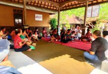 BRI Kanca Amlapura Dorong Pemberdayaan Pengrajin Batok Kelapa di Desa Abang BRI Kanca Amlapura