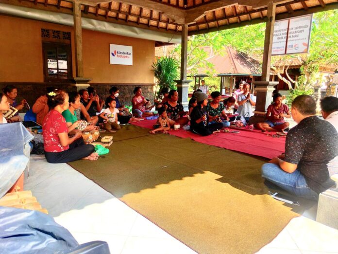 BRI Kanca Amlapura Dorong Pemberdayaan Pengrajin Batok Kelapa di Desa Abang BRI Kanca Amlapura