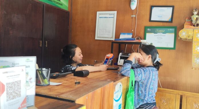 Agen BRILink Ayu Ningrat Kusumawati Catat Transaksi Terbesar di Karangasem BRILink