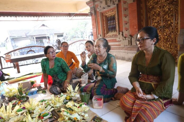 Pelatihan Pembuatan Banten