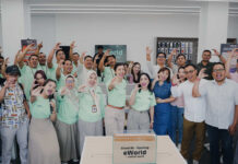 Cellular World Rayakan “Grand Reopening” eWorld, Produk Apple Mulai Rp1.499.000 Suasana grand reopening eWorld by Cellular World, Jumat (1/5/2026) yang menghadirkan promo May Day special offering grand reopening harga cuma-cuma, dengan berbagai penawaran menarik. Sumber Foto : Istimewa