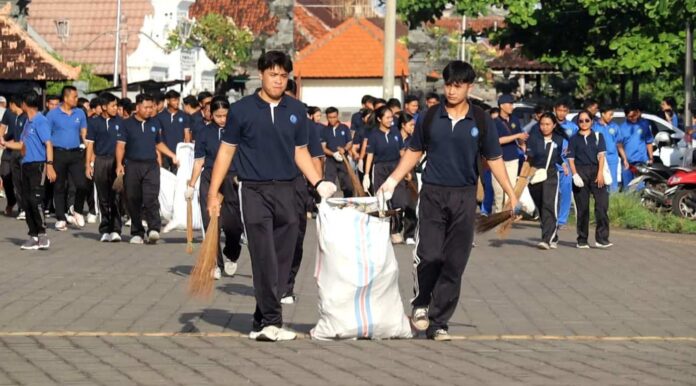 BaliPortalNews_ Hari buruh LPK di Buleleng Bersih-Bersih pada Mayday 2026, Disnaker Tekankan Aksi Nyata Lingkungan