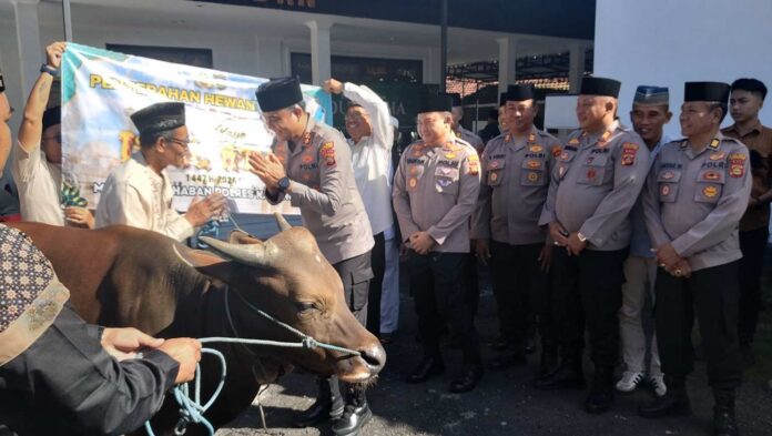 Polres Karangasem Berkurban, Sampaikan Pesan Toleransi dan Ajak Masyarakat Jaga Keamanan Bersama