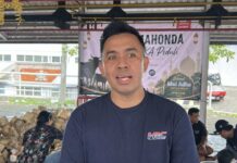 Astra Motor Bali Salurkan 280 Paket Kurban, Sasar Masyarakat Sekitar Kantor hingga Yayasan Sosial Ketua Rohis Astra Motor Bali, Oemar Syarif