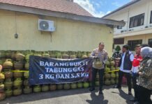 Bisnis Gas Oplosan di Subagan Terbongkar, Suami-Istri Bergiliran Digerebek Polisi Bisnis Gas Oplosan di Subagan Terbongkar, Suami-Istri Bergiliran Digerebek Polisi