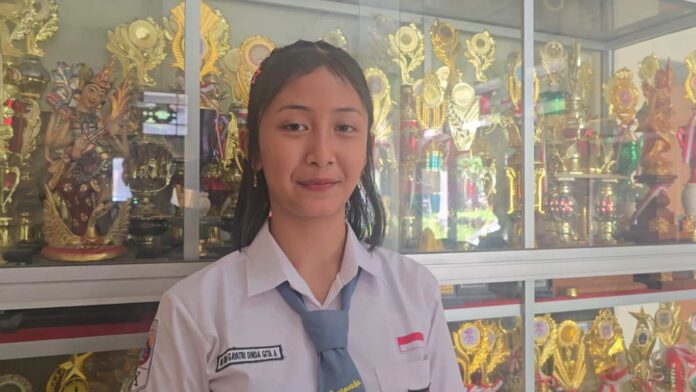 BaliPortalNews_ Murid SMAN 1 Kubu Lolos Paskibraka Nasional 2026 Ni Komang Gayatri Dinda Gita Arsani, murid kelas X SMA Negeri 1 Kubu, berhasil mencatat sejarah setelah lolos sebagai calon Pasukan Pengibar Bendera Pusaka (Paskibraka) tingkat nasional tahun 2026.